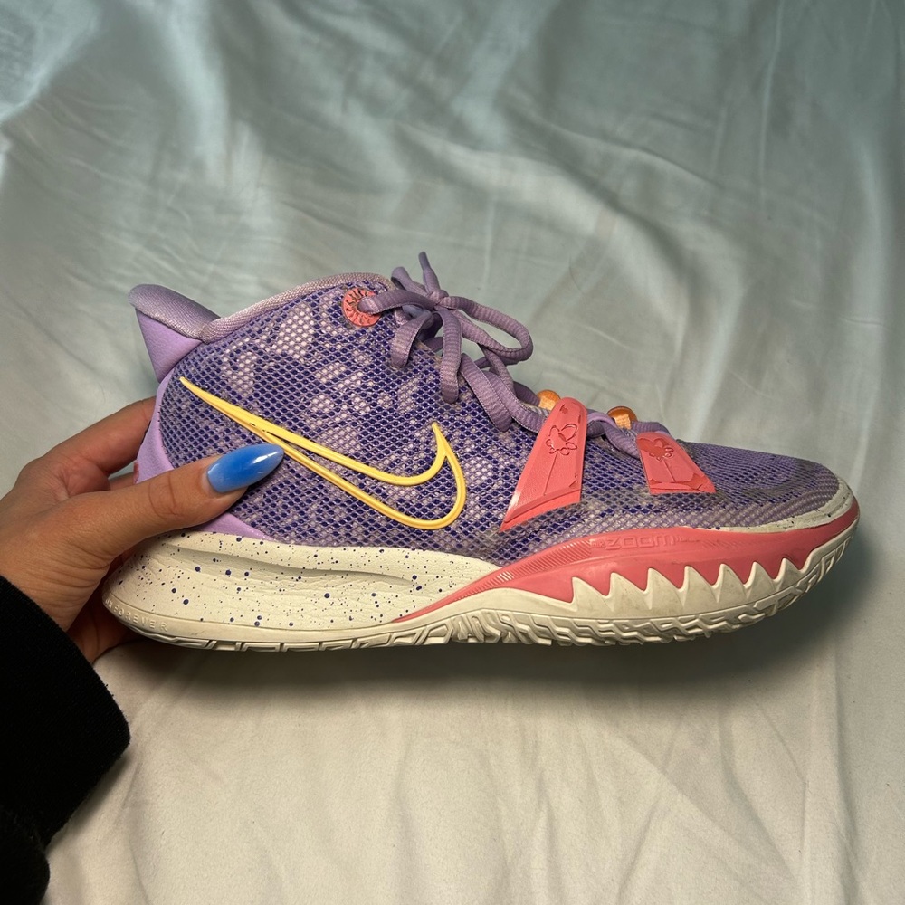 Nike Kyrie 7 ‘Daughters’